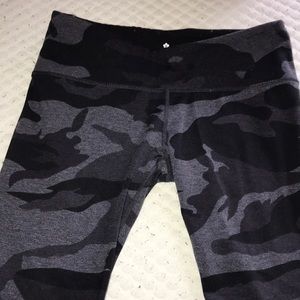 TUFF Athletics gray camo leggings!